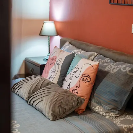 Elena's House شقة *