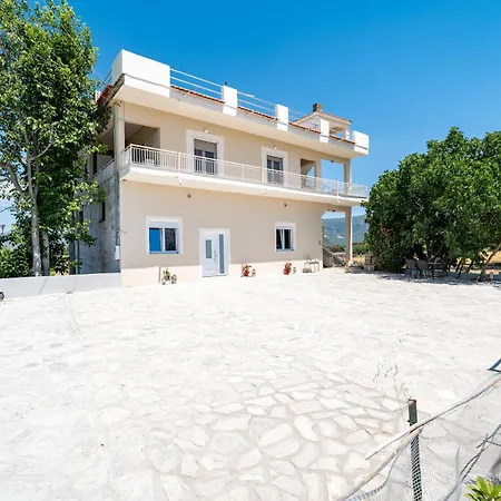 Elena's House شقة