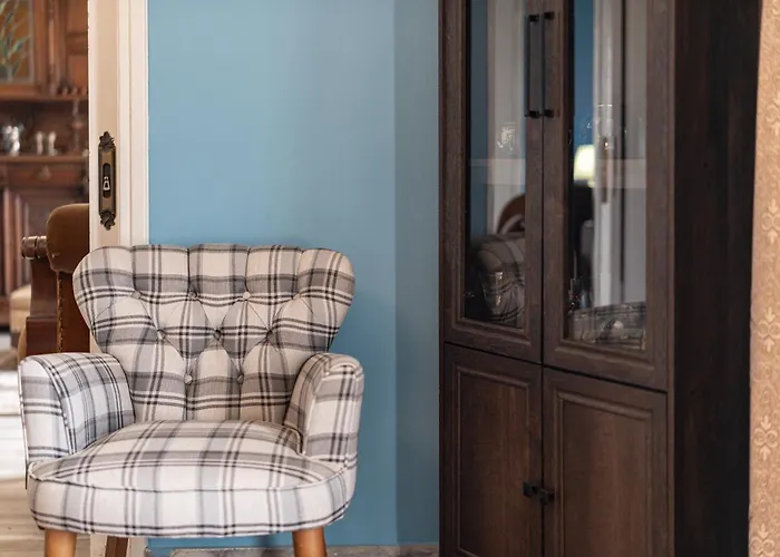 Elena's House Polistilon